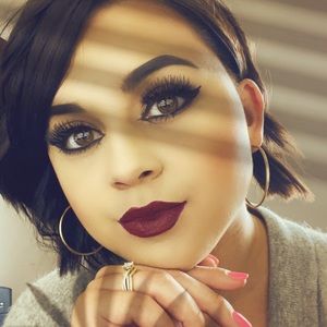 Meet your Posher, Felicia